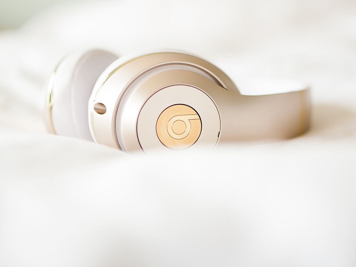 Headset for music and voice files